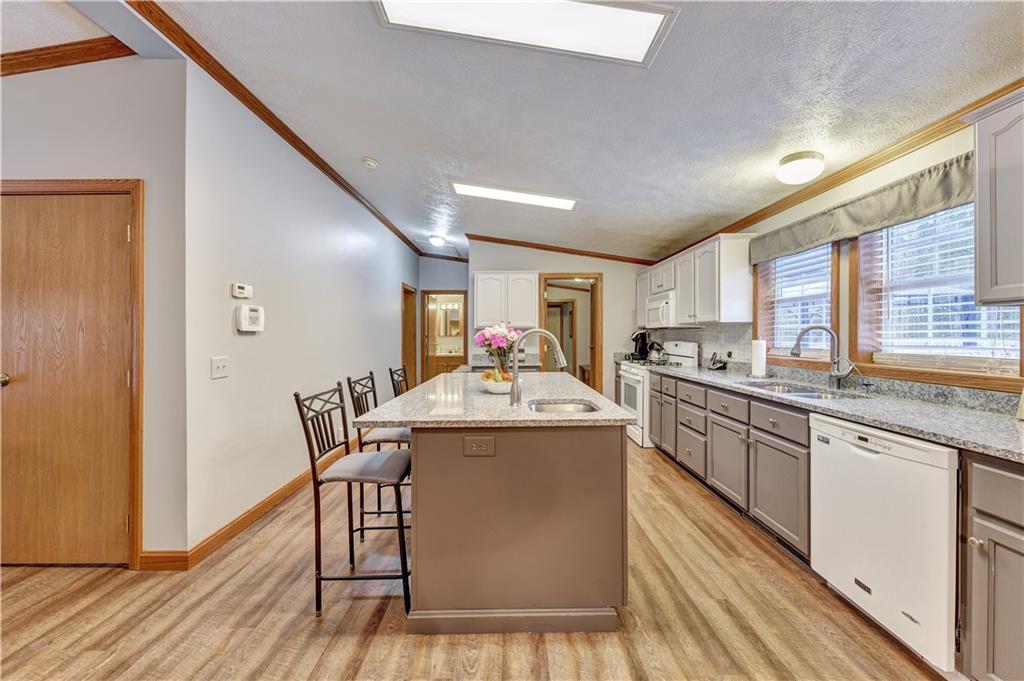 585 Diamond Road Grove City, PA 16127 - Photo 7 of 25
