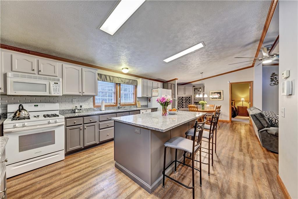 585 Diamond Road Grove City, PA 16127 - Photo 8 of 25
