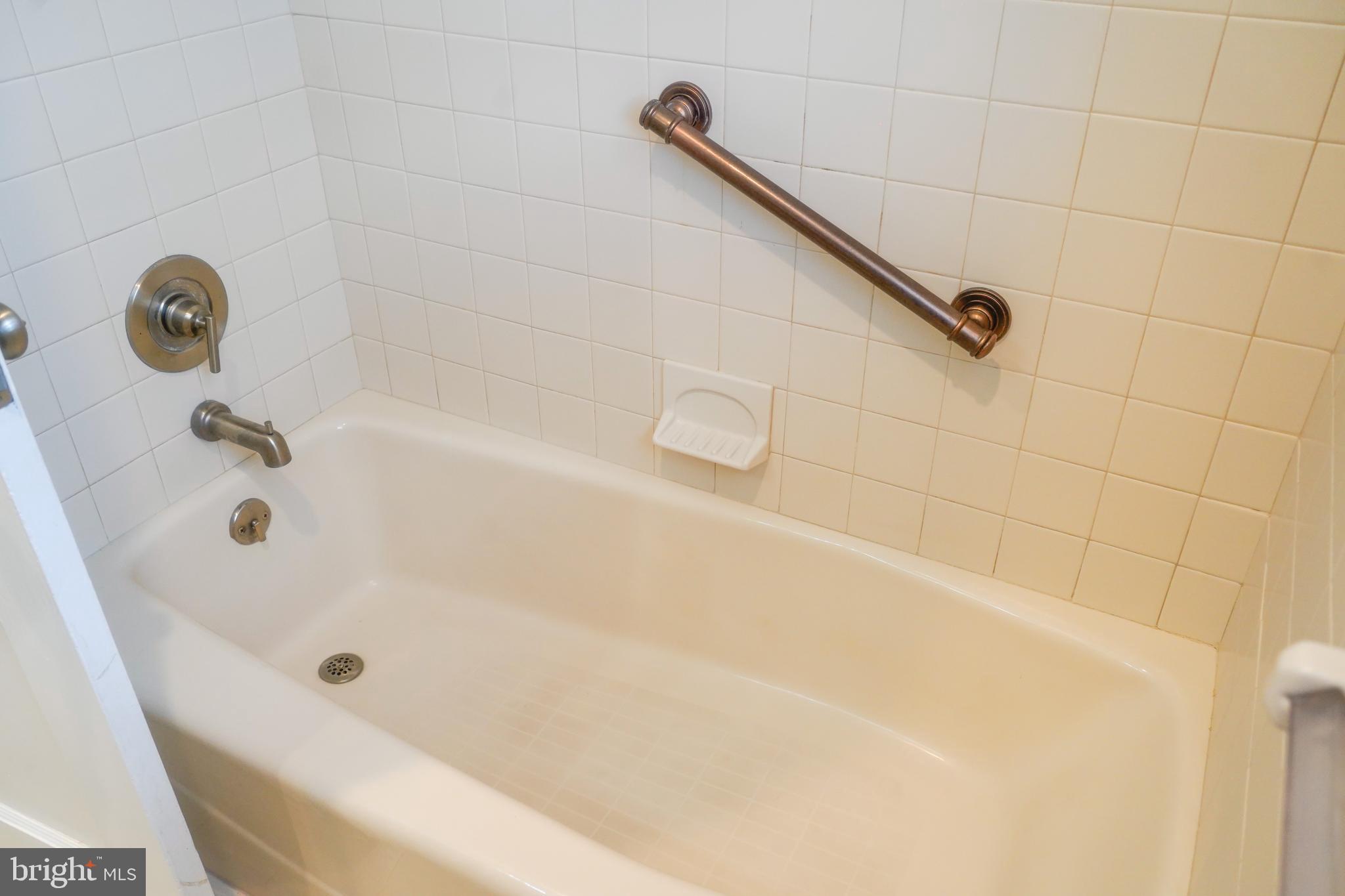 108 Sandra Road Wilmington, DE 19803 - Photo 19 of 34 Tub