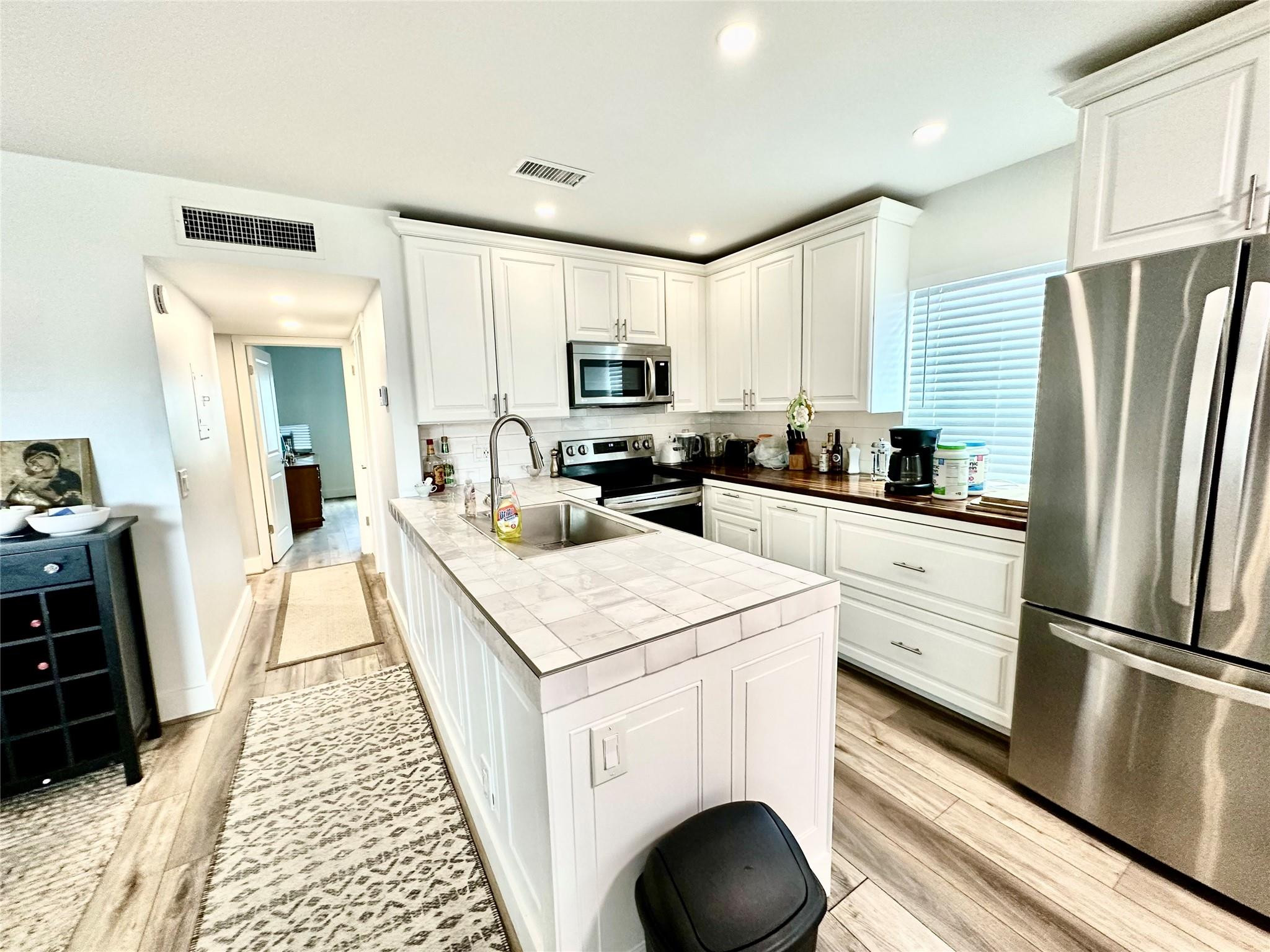 710 Flanders O, Unit 710 Delray Beach, FL 33484 - Photo 11 of 37 OPEN Kitchen