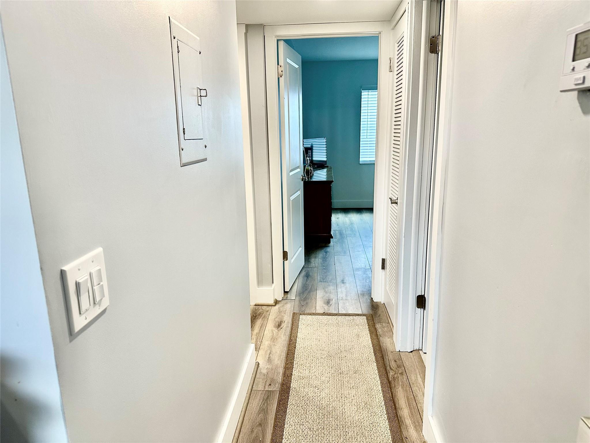710 Flanders O, Unit 710 Delray Beach, FL 33484 - Photo 13 of 37 Hallway