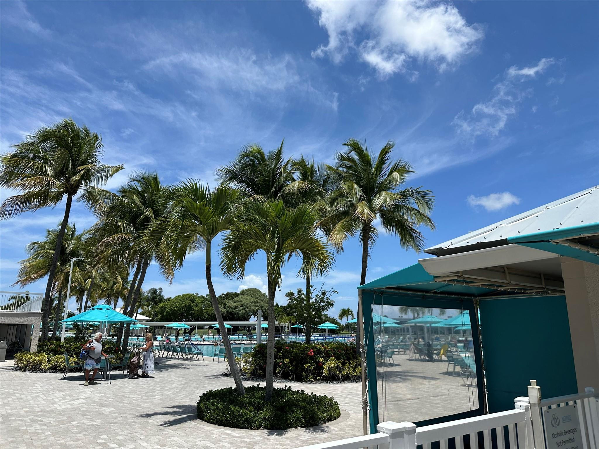 710 Flanders O, Unit 710 Delray Beach, FL 33484 - Photo 31 of 37 Pool Area