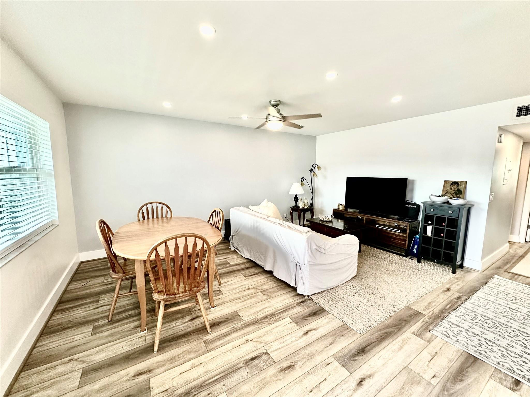 710 Flanders O, Unit 710 Delray Beach, FL 33484 - Photo 9 of 37 Living/Dining Room