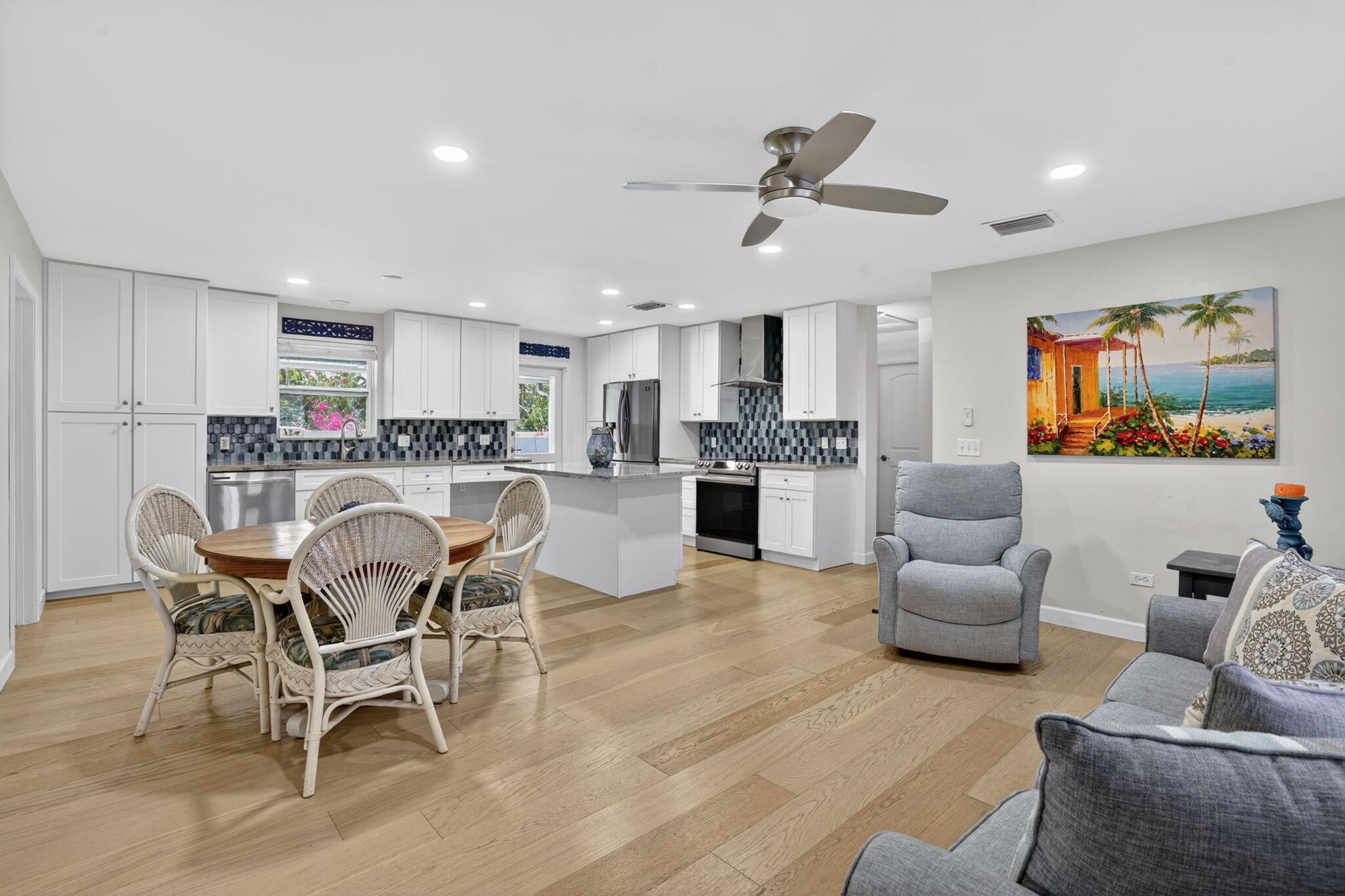 40 Transylvania Avenue Key Largo, FL 33037 - Photo 17 of 53 Living/Kitchen