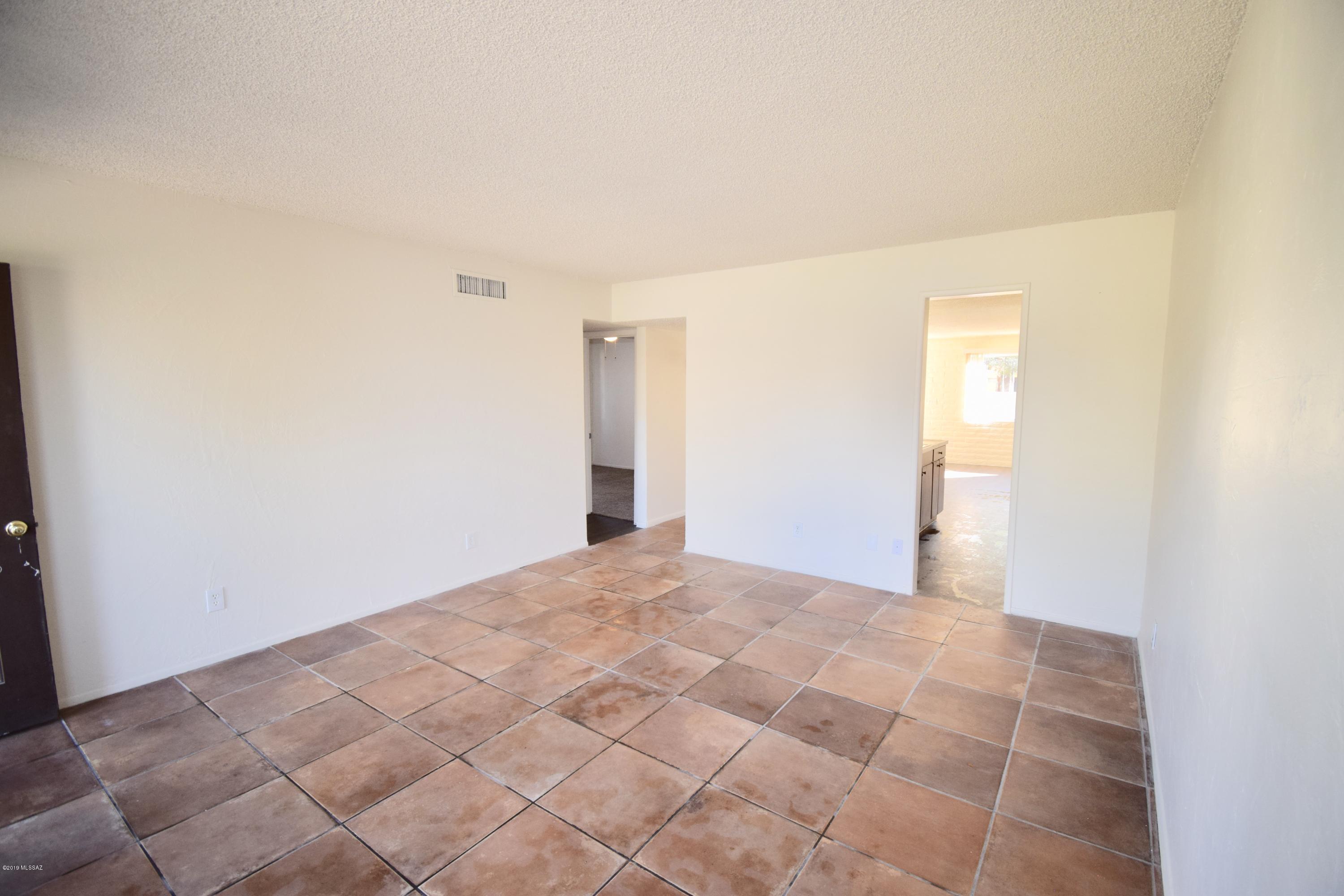 810 South Kolb Road, Unit 25 Tucson, AZ 85710 - Photo 3 of 19 Gallery Image 3