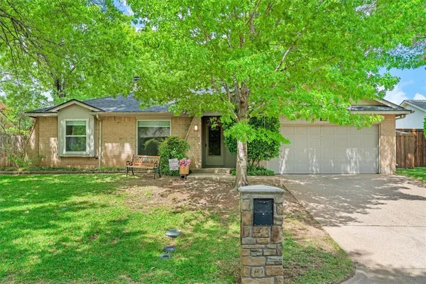 $395,000 | 711 Hinsdale Drive, Arlington, TX 76006