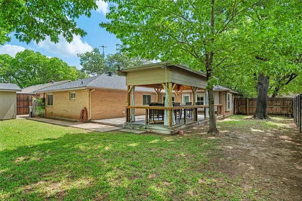 $395,000 | 711 Hinsdale Drive, Arlington, TX 76006