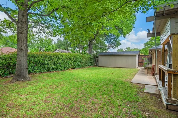 $395,000 | 711 Hinsdale Drive, Arlington, TX 76006
