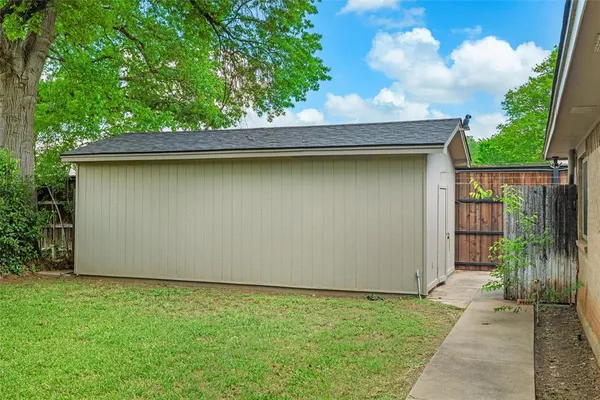 $395,000 | 711 Hinsdale Drive, Arlington, TX 76006