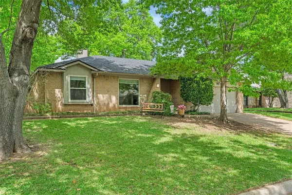 $395,000 | 711 Hinsdale Drive, Arlington, TX 76006