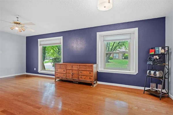 $395,000 | 711 Hinsdale Drive, Arlington, TX 76006