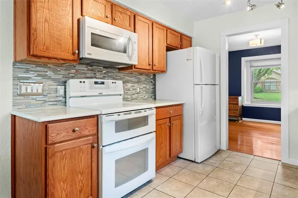 $395,000 | 711 Hinsdale Drive, Arlington, TX 76006