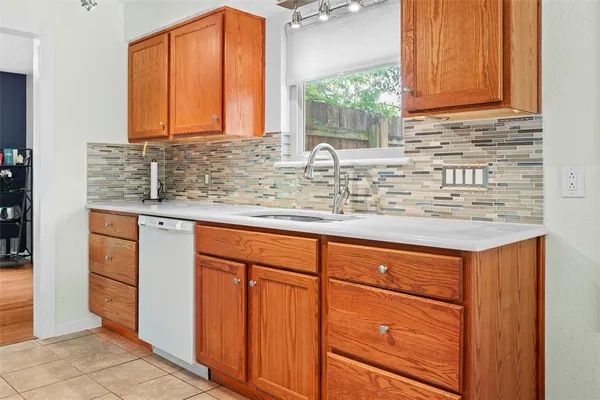 $395,000 | 711 Hinsdale Drive, Arlington, TX 76006