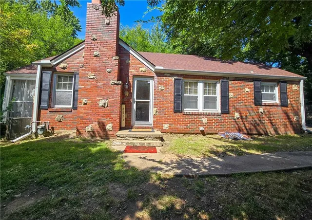 $179,750 | 6824 Laurel Avenue, Raytown, MO 64133