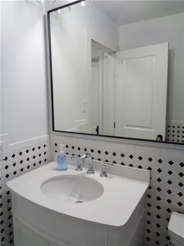 $179,750 | 6824 Laurel Avenue, Raytown, MO 64133