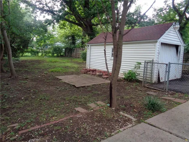 $179,750 | 6824 Laurel Avenue, Raytown, MO 64133