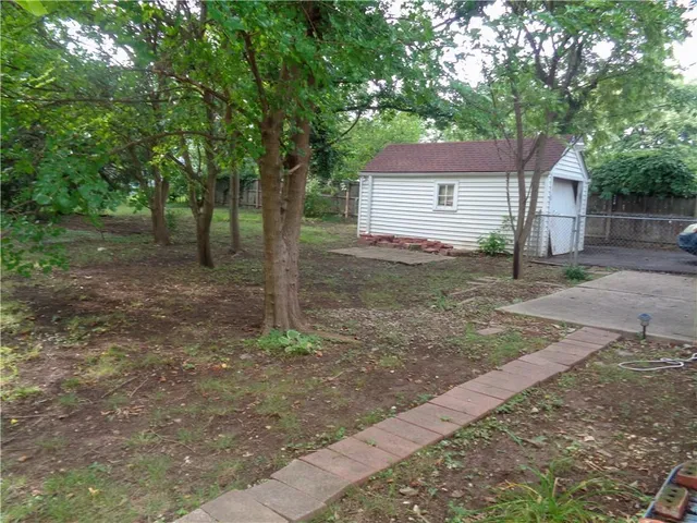 $179,750 | 6824 Laurel Avenue, Raytown, MO 64133