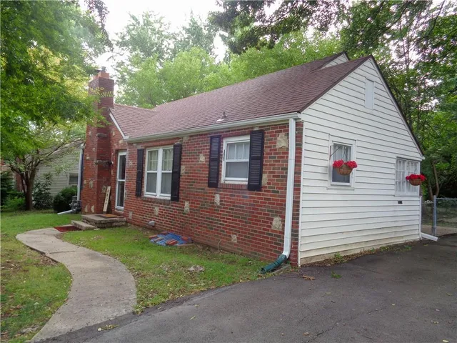 $179,750 | 6824 Laurel Avenue, Raytown, MO 64133