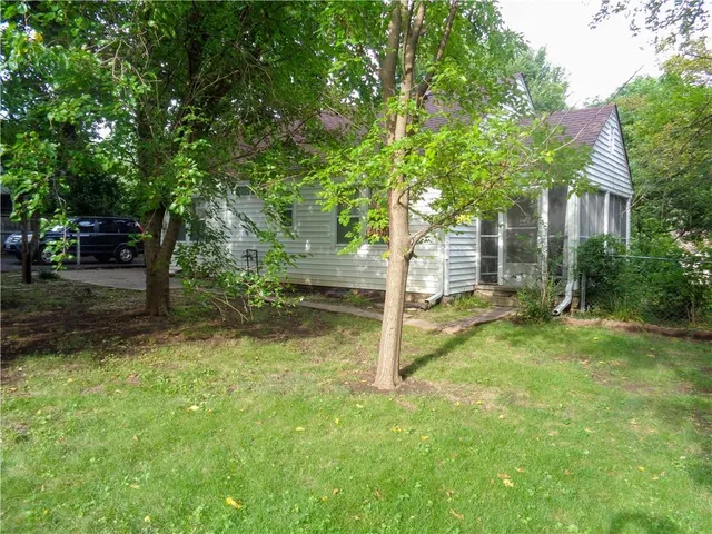 $179,750 | 6824 Laurel Avenue, Raytown, MO 64133