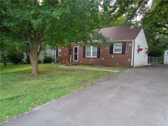 $179,750 | 6824 Laurel Avenue, Raytown, MO 64133