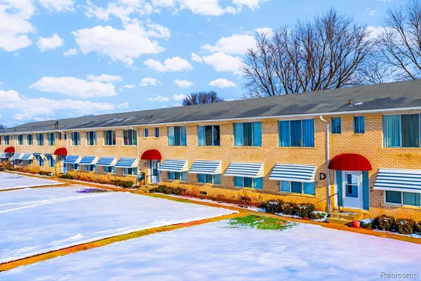 $94,900 | 27094 Sandy Hill Lane, Unit 24, New Hudson, MI 48165