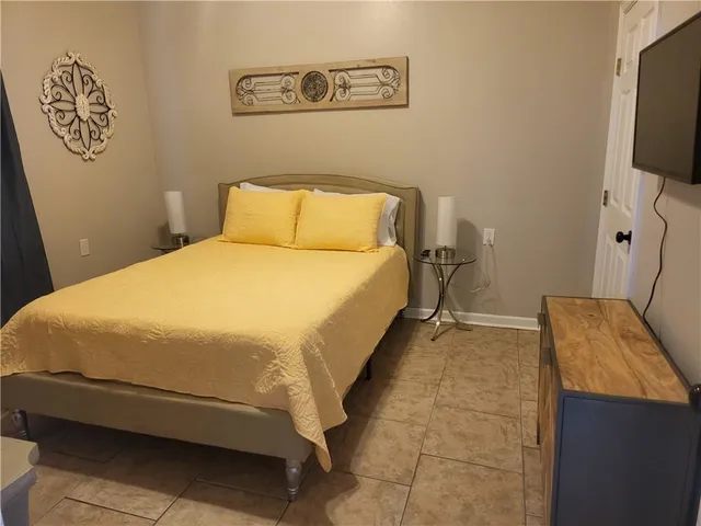 $1,800 | 500 Pelican Avenue, Unit D, New Orleans, LA 70114