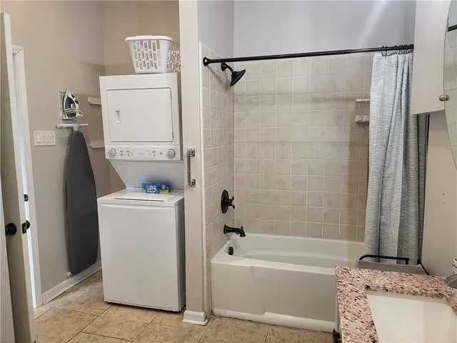 $1,800 | 500 Pelican Avenue, Unit D, New Orleans, LA 70114