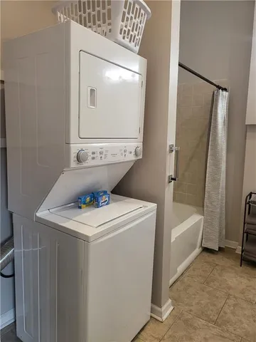 $1,800 | 500 Pelican Avenue, Unit D, New Orleans, LA 70114