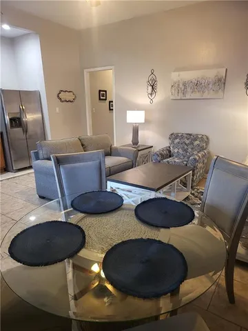 $1,800 | 500 Pelican Avenue, Unit D, New Orleans, LA 70114