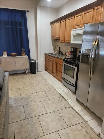 $1,800 | 500 Pelican Avenue, Unit D, New Orleans, LA 70114