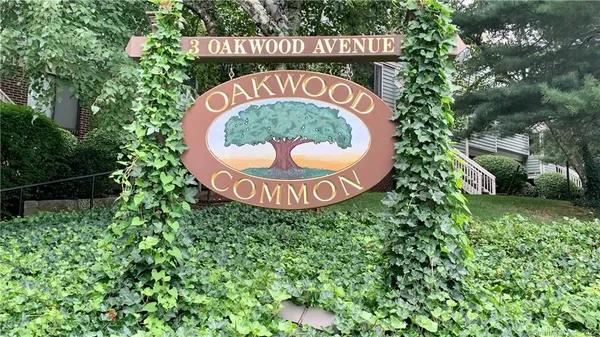 a sign of golf club on a tree