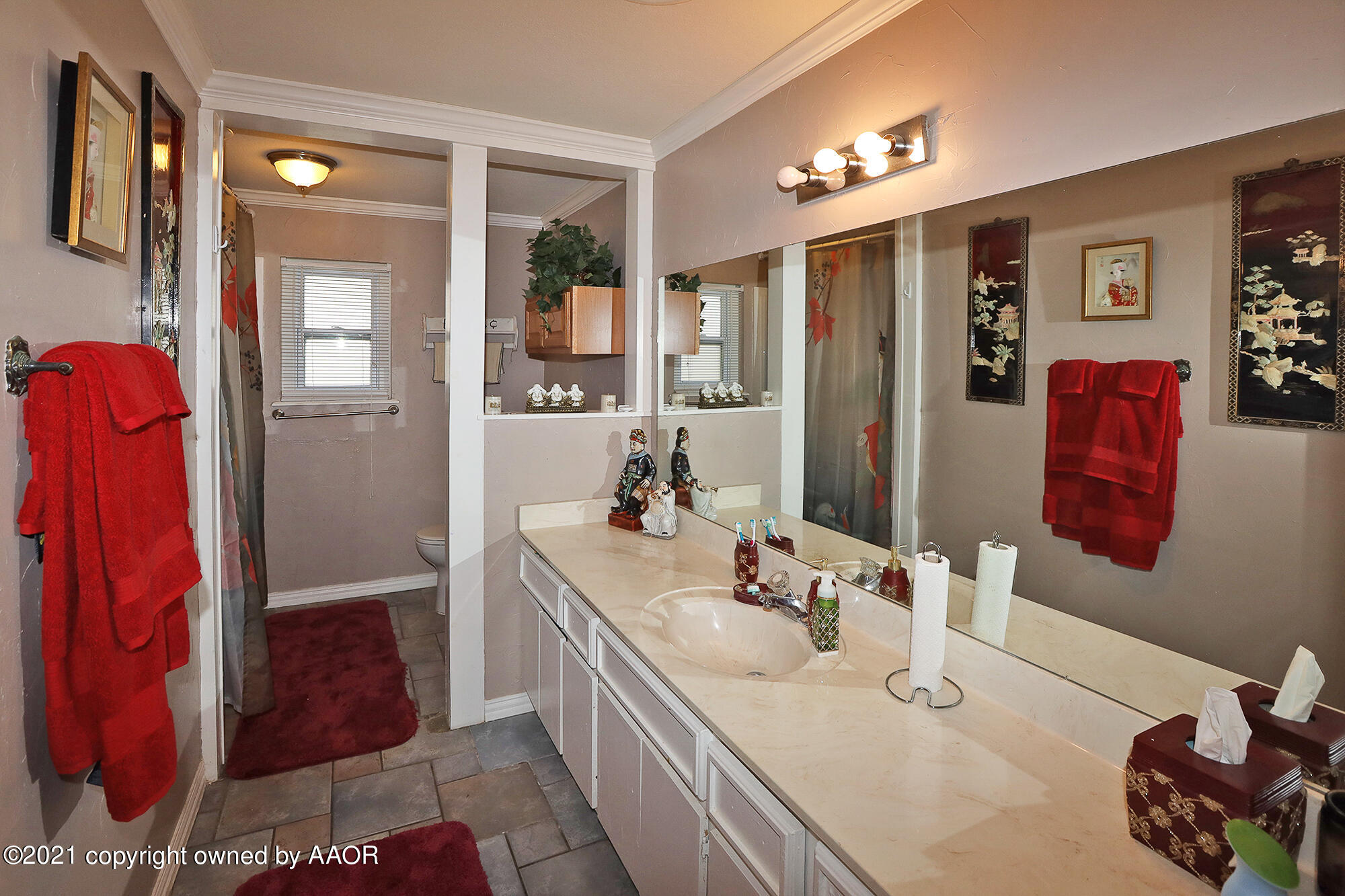 5706 Hillside Road Amarillo, TX 79109 - Photo 22 of 30 Bathroom