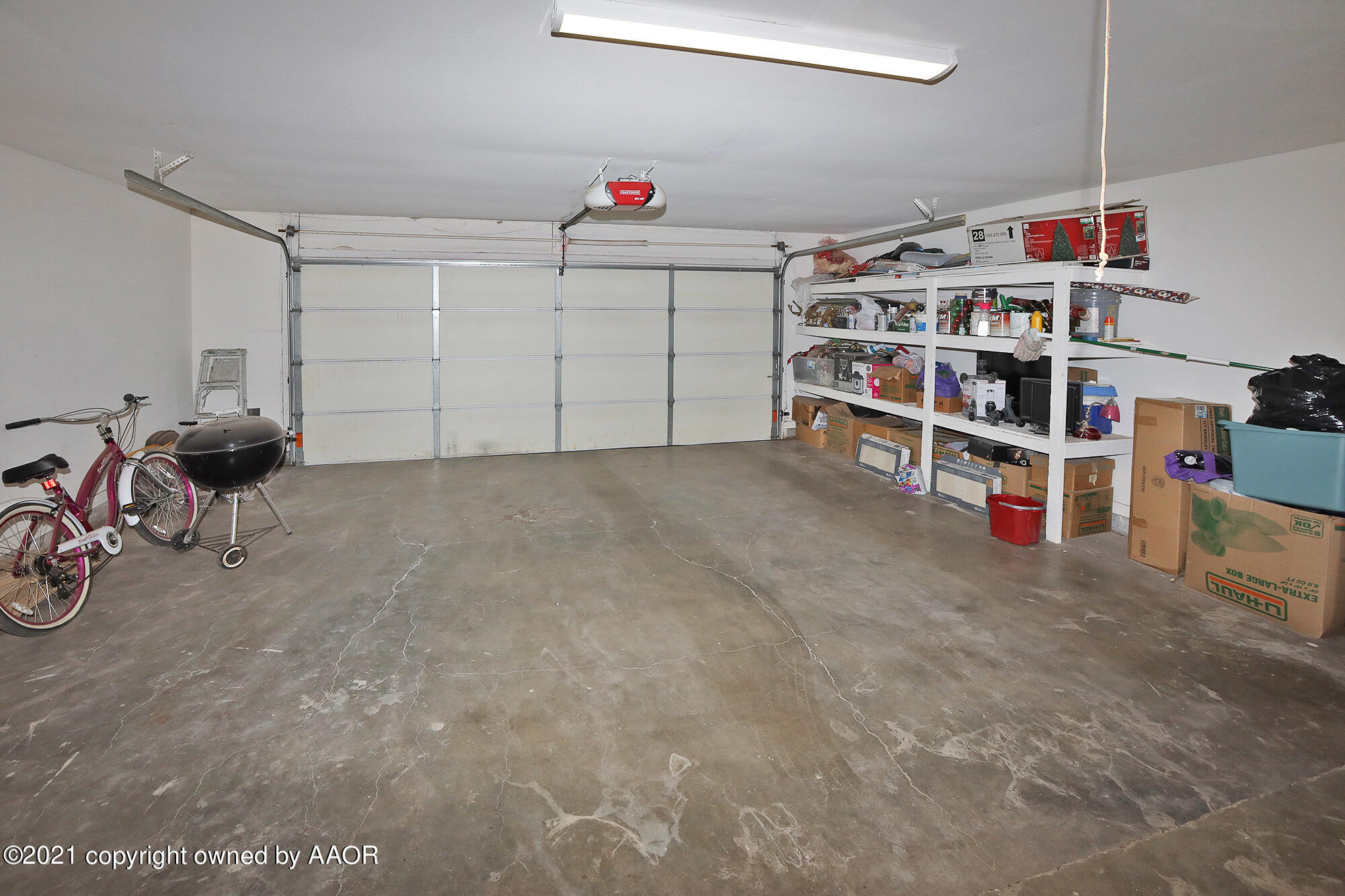 5706 Hillside Road Amarillo, TX 79109 - Photo 26 of 30 Garage
