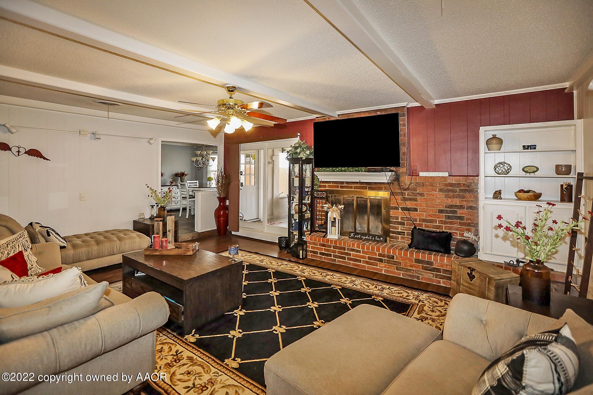 5706 Hillside Road Amarillo, TX 79109 - Photo 4 of 30 Living Area
