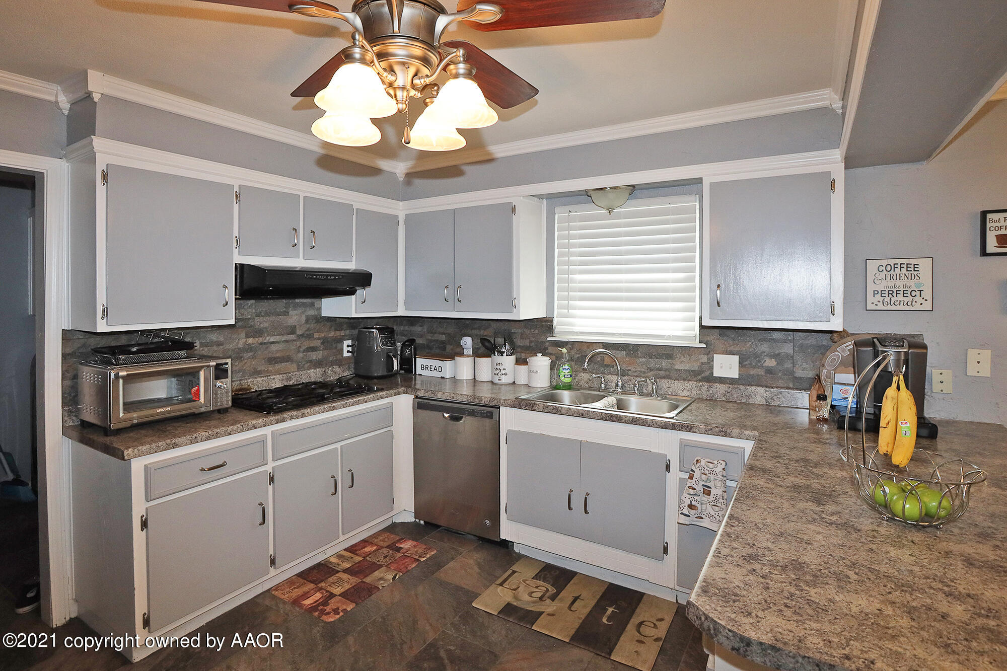 5706 Hillside Road Amarillo, TX 79109 - Photo 9 of 30 Kitchen