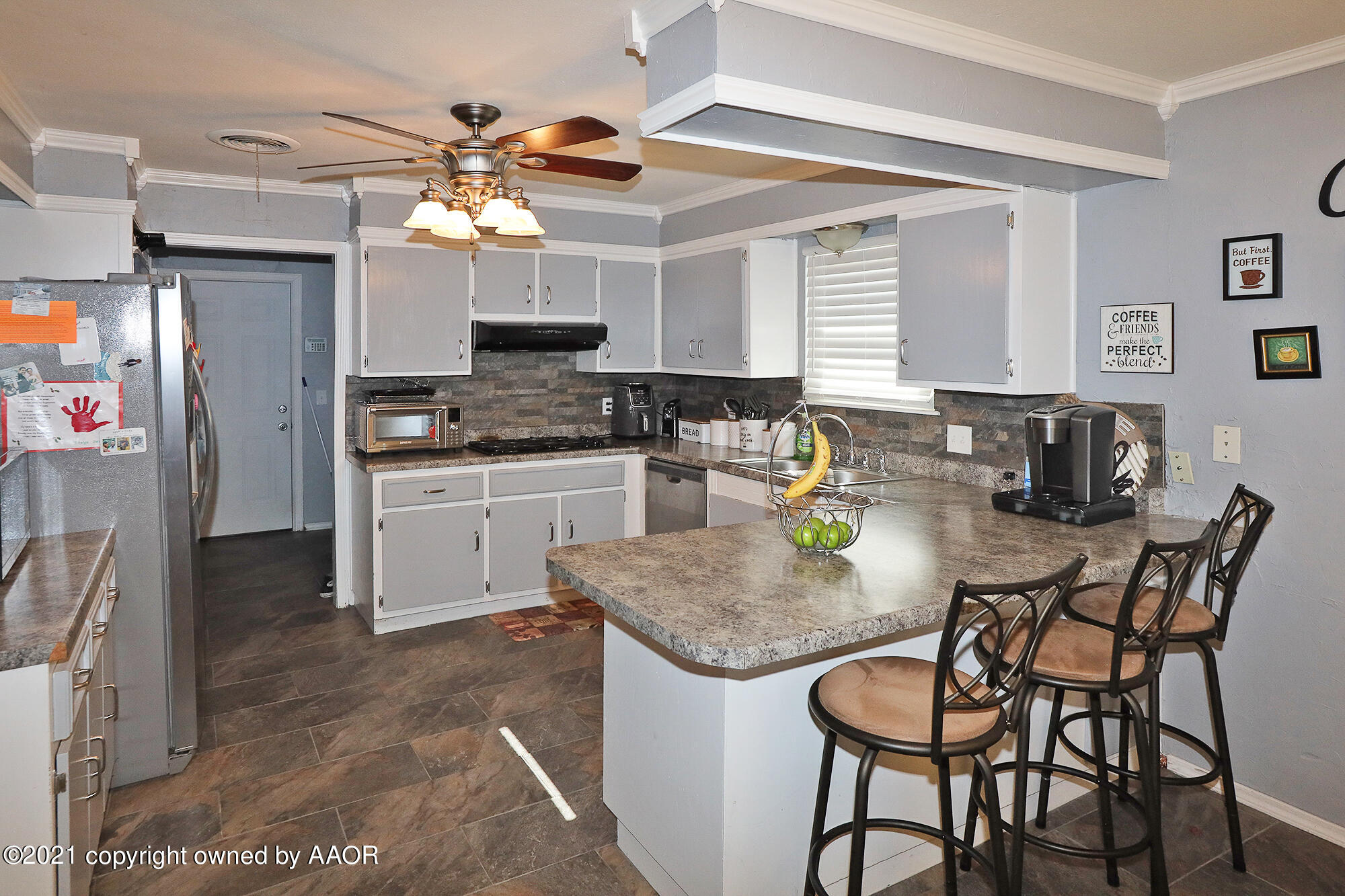 5706 Hillside Road Amarillo, TX 79109 - Photo 10 of 30 Kitchen