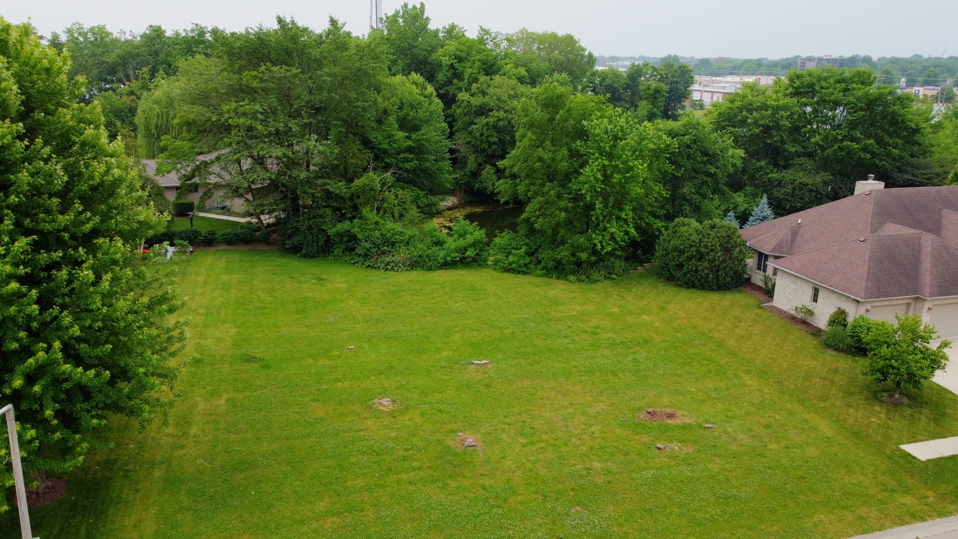 401 Jennings Drive Morris, IL 60450 - Photo 2 of 9 an aerial view of a garden