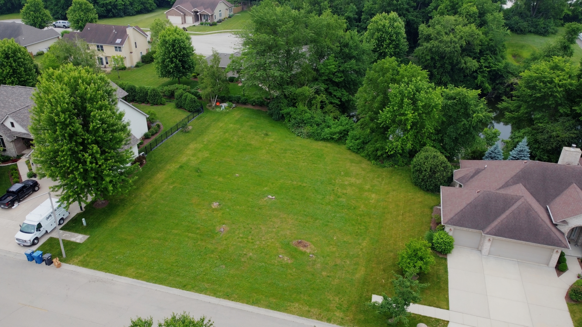 401 Jennings Drive Morris, IL 60450 - Photo 5 of 9 an aerial view of a golf course with parking space