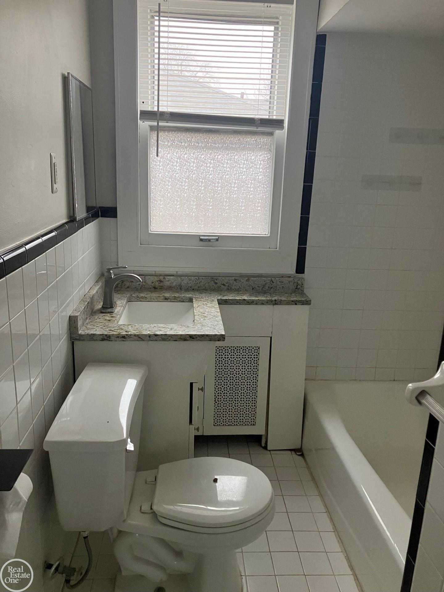 896 Rivard Boulevard Grosse Pointe, MI 48230 - Photo 15 of 21
