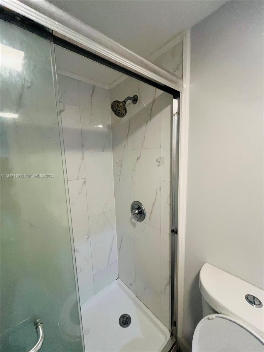 8404 West Sample Road, Unit 131 Coral Springs, FL 33065 - Photo 15 of 36 a bathroom with a shower and toilet