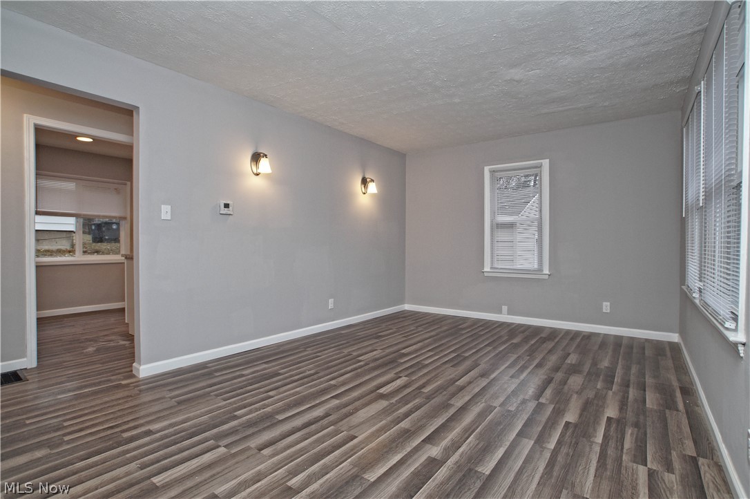 1466 Diagonal Road Akron, OH 44320 - Photo 8 of 20
