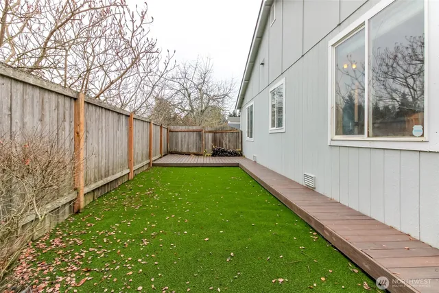 a view of a back yard of the house