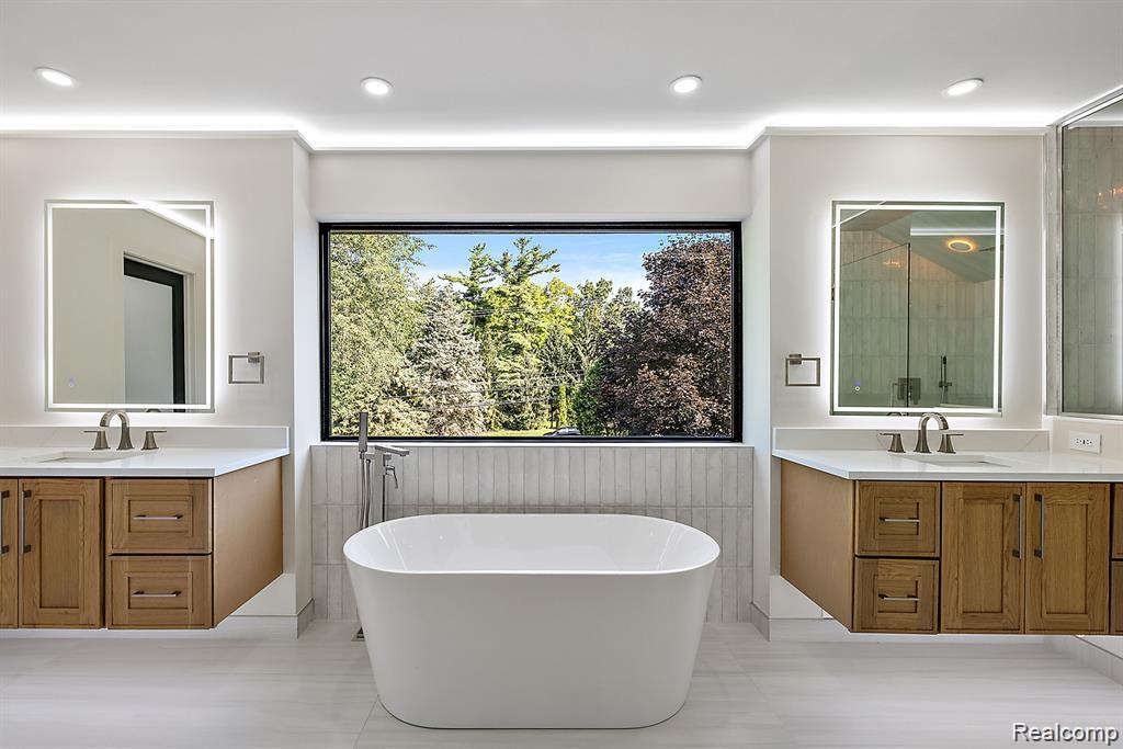 1367 West Long Lake Road Bloomfield Hills, MI 48302 - Photo 38 of 78 GetMedia.jpg