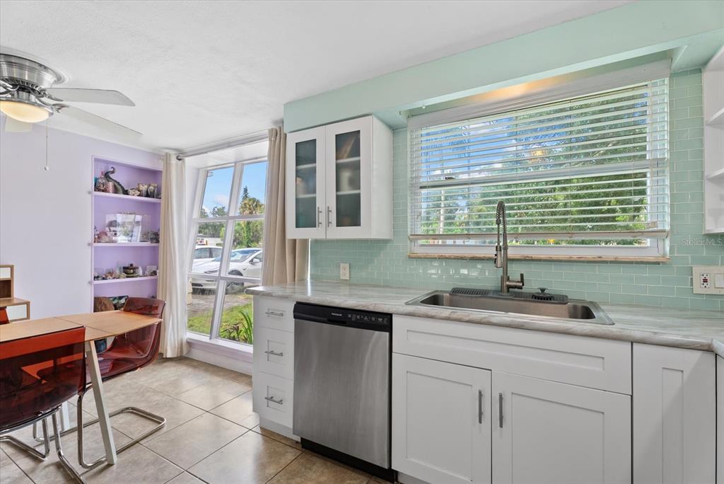 4225 Swift Road Sarasota, FL 34231 - Photo 9 of 26 Gallery Image 9