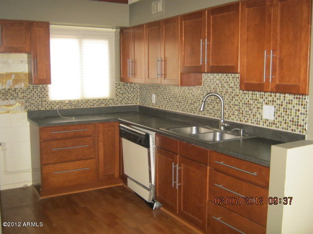 1101 East Bethany Home Road, Unit 4 Phoenix, AZ 85014 - Photo 3 of 15 kitchen area