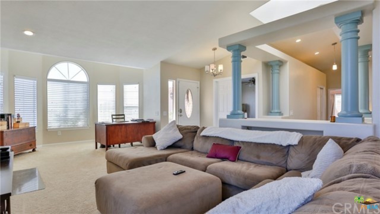 7750 Wesley Road Joshua Tree, CA 92252 - Photo 4 of 22 Entry/Living