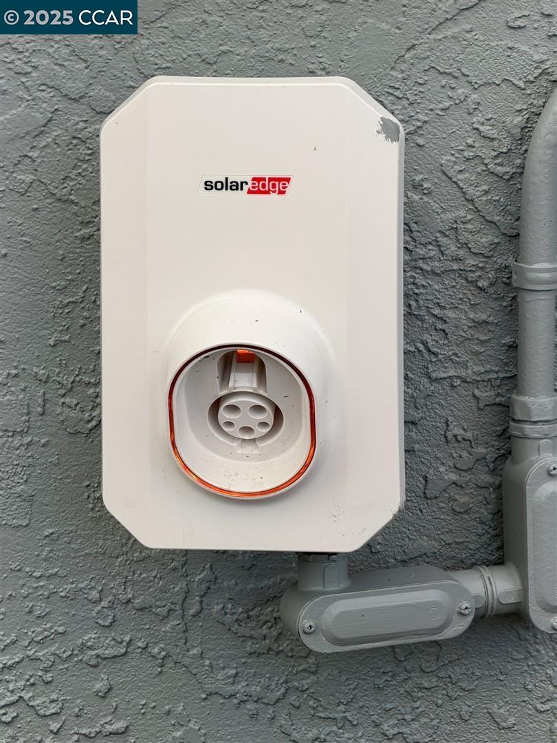 3575 Desanie Circle Bay Point, CA 94565 - Photo 28 of 37 a utility room with a washer and dryer