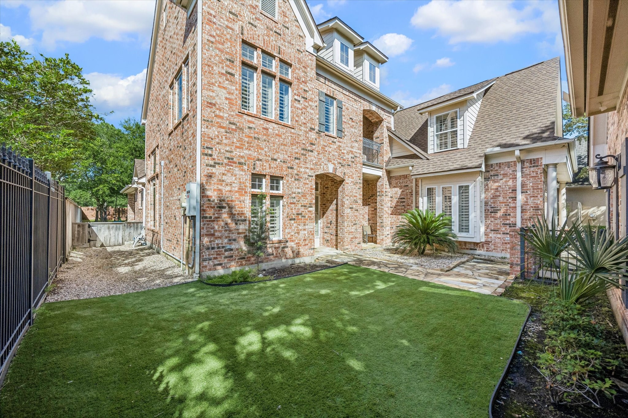 3047 Bonnebridge Way Boulevard Houston, TX 77082 - Photo 7 of 50 Side view of the home showcasing the beautifully brick facade and maintained grounds.