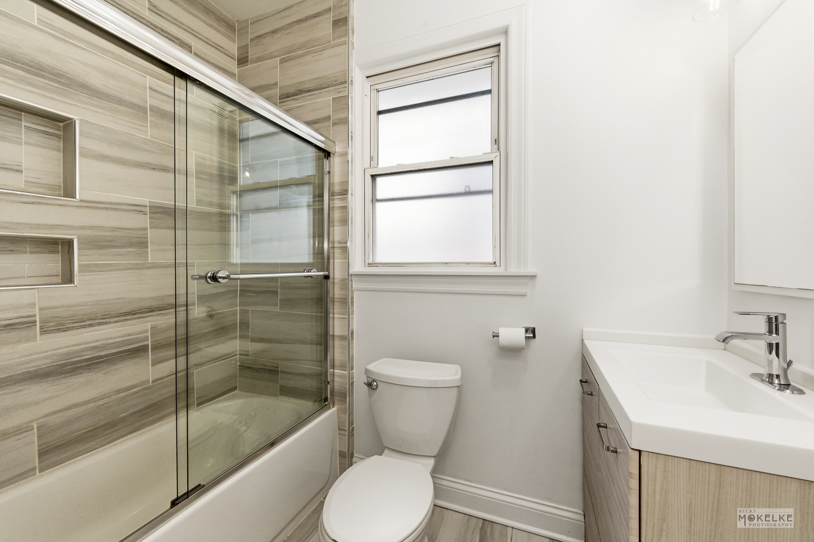 363 Franklin Boulevard Elgin, IL 60120 - Photo 13 of 32 a bathroom with a sink toilet and shower