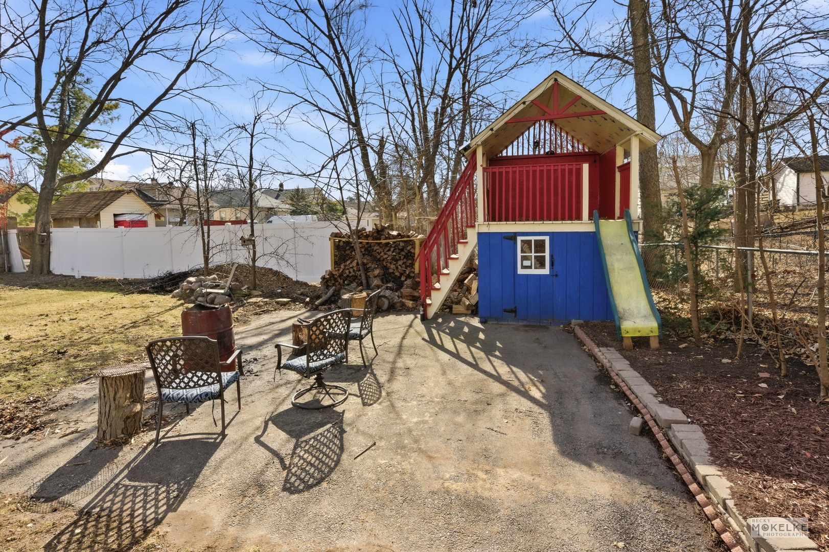 363 Franklin Boulevard Elgin, IL 60120 - Photo 24 of 32 a sign board on the side of the road